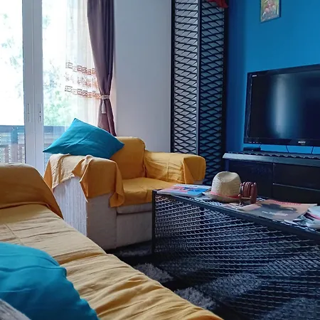 Apartment Down Town House With Uni Sence! *